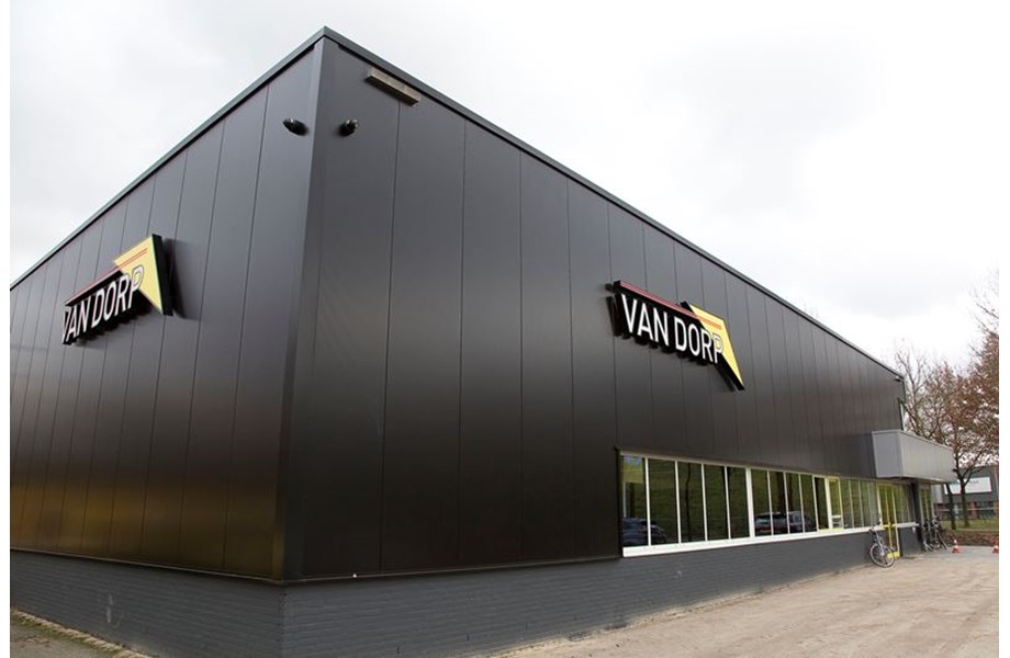 Pand van de vestiging Van Dorp Helmond