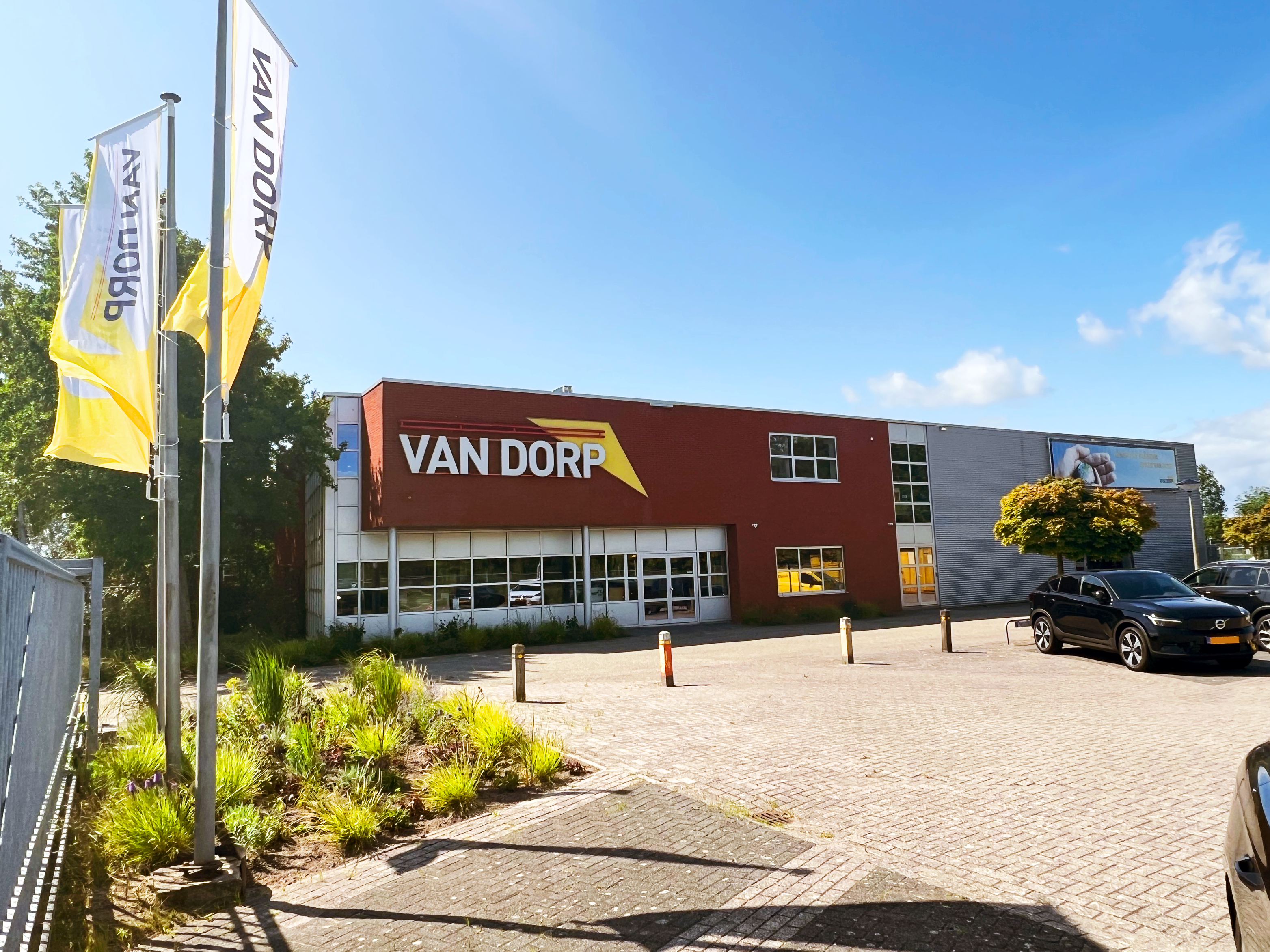 Het pand van de vestiging Van Dorp Lelystad.