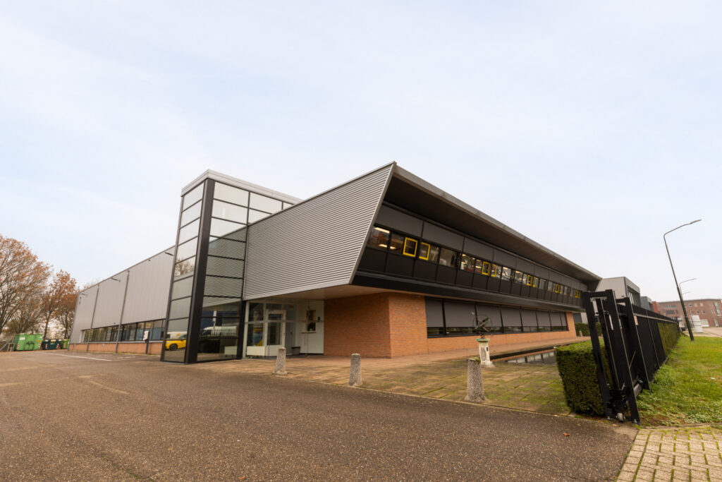 het pand van Van Dorp Zwembadtechniek in Boxtel.