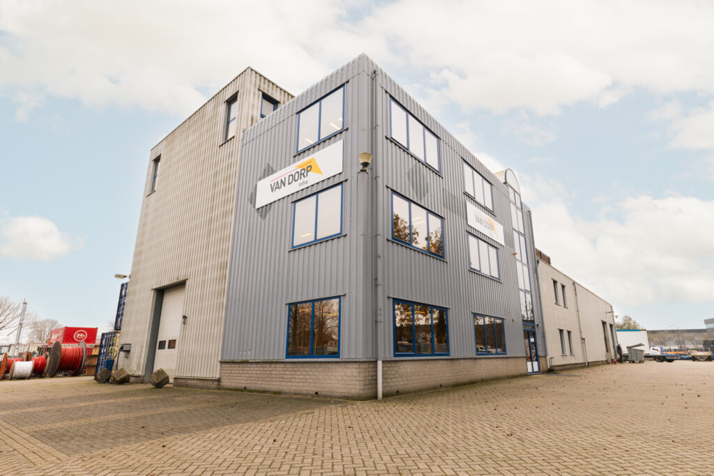 Het pand van Van Dorp Infra in Beuningen.