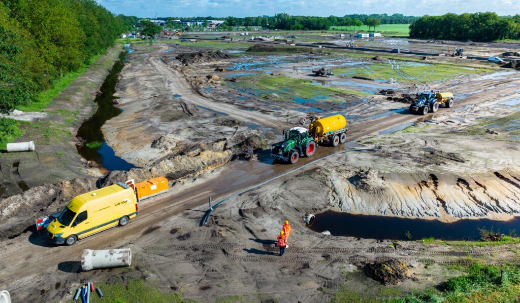 Monteurs Kabels en Leidingen op het terrein